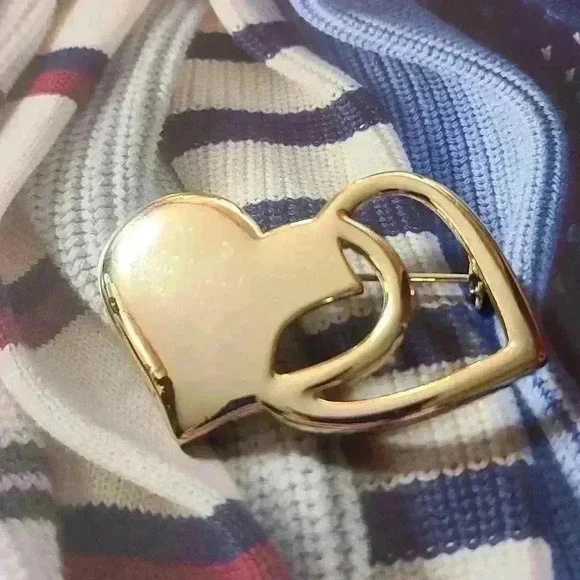 Vintage gold heart brooch pin gold tone pin - Picture 5 of 10